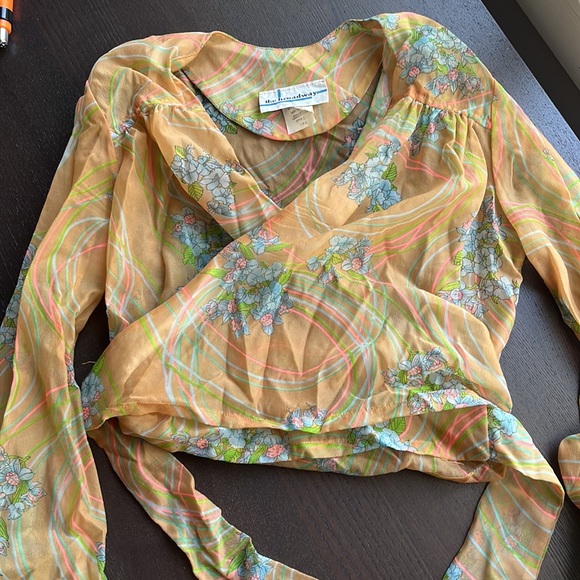 Absolutely Dreamy Vintage Around the Waist Top - Picture 4 of 4